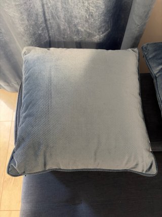 Cortinas y Cojines de Terciopelo Azul/Gris