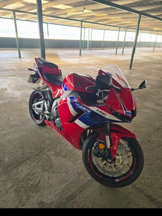 Honda CBR600RR 2025 Sportbike Roja/Azul