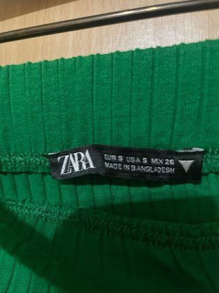Falda verde Zara