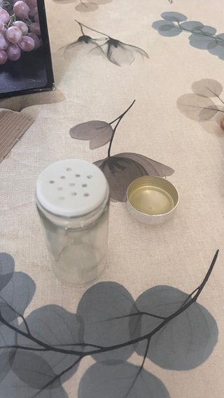 Especiero de cristal con soporte metálico
