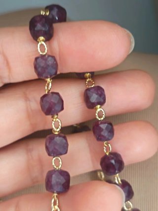 Collana con pietre granato