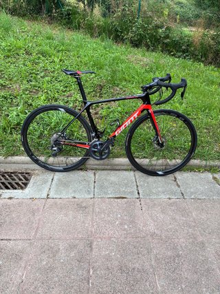 Bicicleta de carretera Giant Roja