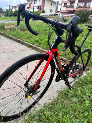 Bicicleta de carretera Giant Roja