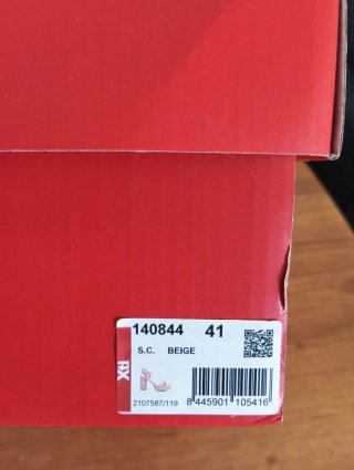 Sandalias de tacón beige para mujer