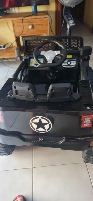 Coche eléctrico infantil 4x4 negro