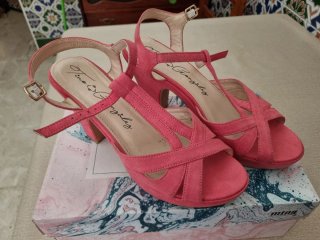Zapatos de tacón Tina y Glez color rosa