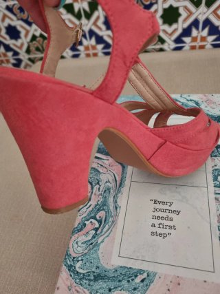 Zapatos de tacón Tina y Glez color rosa