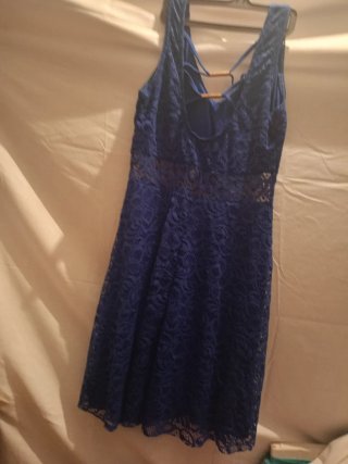 Vestido azul de blonda .