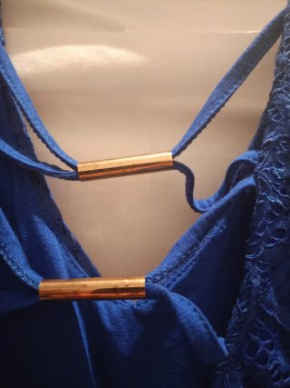 Vestido azul de blonda .