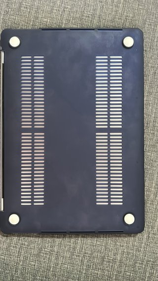 MacBook Pro 13” 2020, i5 16GB con accesorios