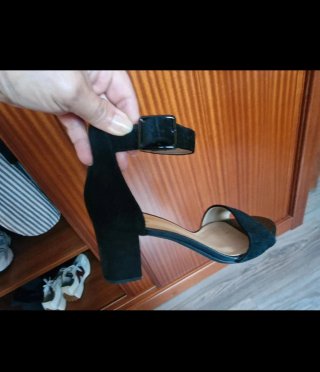 Sandalias Clarks Negras Tacón