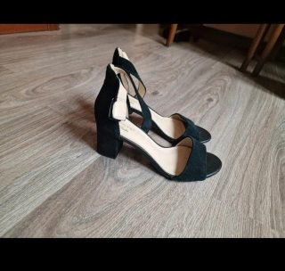 Sandalias Clarks Negras Tacón