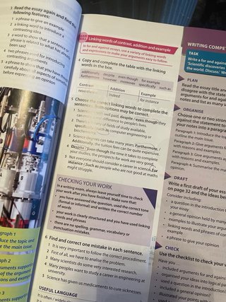 EXAM PROSPECTS 2 Student's book: libro de texto...
