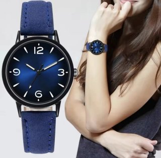 Elegante reloj azul con correa de cuero