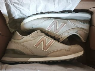 Zapatillas New Balance Beige y Gris