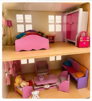 Casita de muñecas de madera