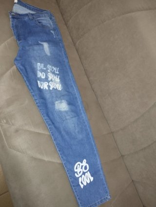 Pantalón tejano estampado para chica