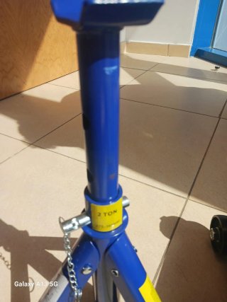 Gato hidráulico azul y caballetes  2t. a estrenar