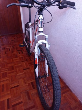 Bicicleta B-PRO M200