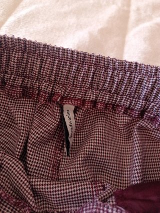 Pantalón Stradivarius estampado