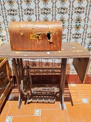 Máquina de coser antigua Alfa