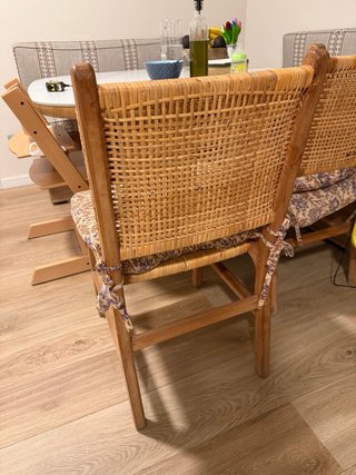 Sillas de comedor de madera y ratán