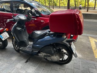 Peugeot Scooter Azul y Amarillo