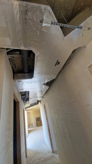Preinstalación conductos aire acondicionado fibra.