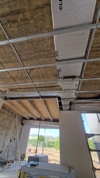 Preinstalación conductos aire acondicionado fibra.