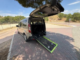 Ford Tourneo Connect Maxi 2016 adaptada PMR
