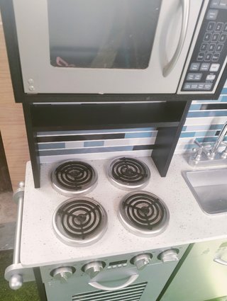Cocinita de juguete con fregadero