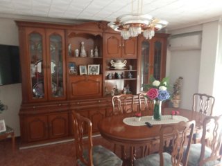 Mesa comedor y 6 sillas estilo clásico
