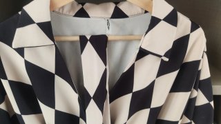 Vestido estampado rombos beige y negro