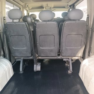 Furgoneta Blanca Renaul vendo en perfecto