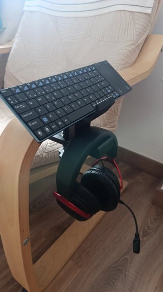 Supporto da tavolo per cuffie e controller