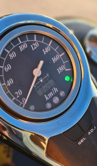 Moto Custom Azul y Plata