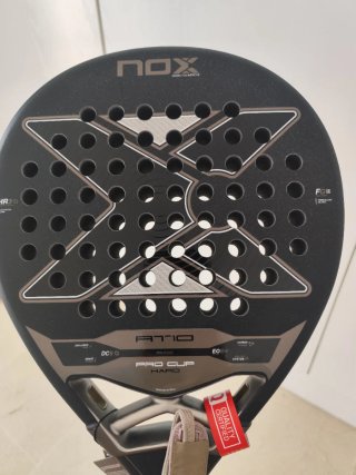 Pala de pádel NOX AT10 Pro Cup Hard 2026