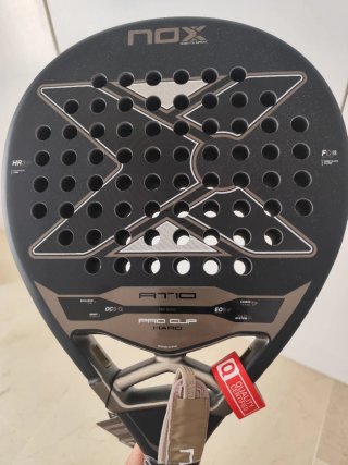 Pala de pádel NOX AT10 Pro Cup Hard 2026