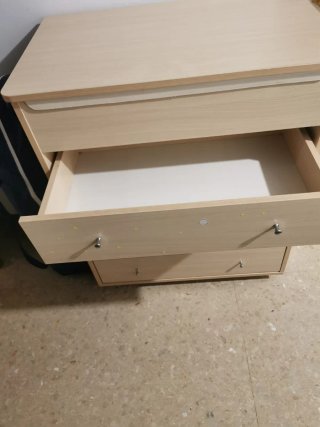 Cómoda bebé 4 cajones con ruedas