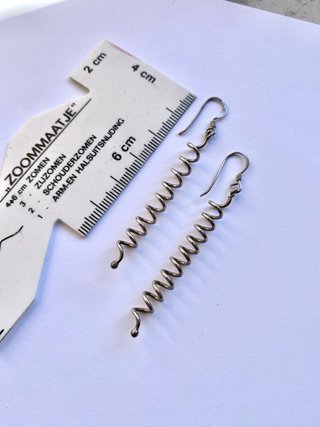Orecchini a forma di molla metallo anni 2000 y2k