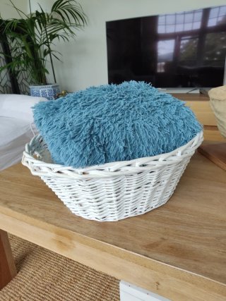 Cesta de mimbre blanca