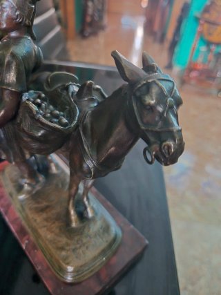 Figura bronce hombre con burro S.XIX Australia