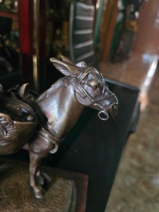 Figura bronce hombre con burro S.XIX Australia