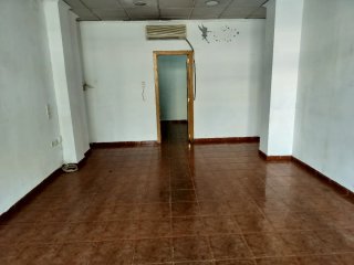 Local comercial muy buena zona Burjassot