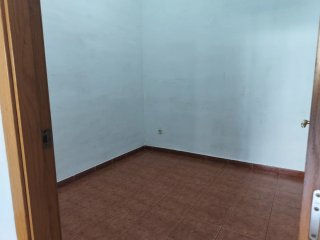Local comercial muy buena zona Burjassot
