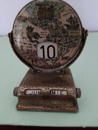 Calendario antiguo vintage globo terráqueo
