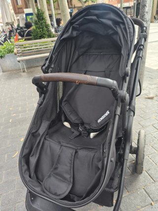 Carrito de bebé negro