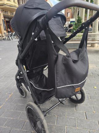 Carrito de bebé negro