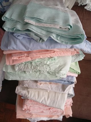 Juegos de sábanas verdes, blancos, azules y rosas