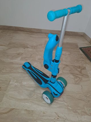 Patinete infantil con asiento plegable